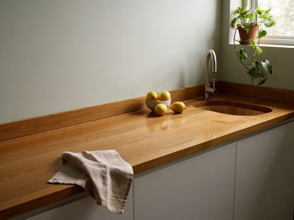 laminowany parapet w nowoczesnym wnętrzu